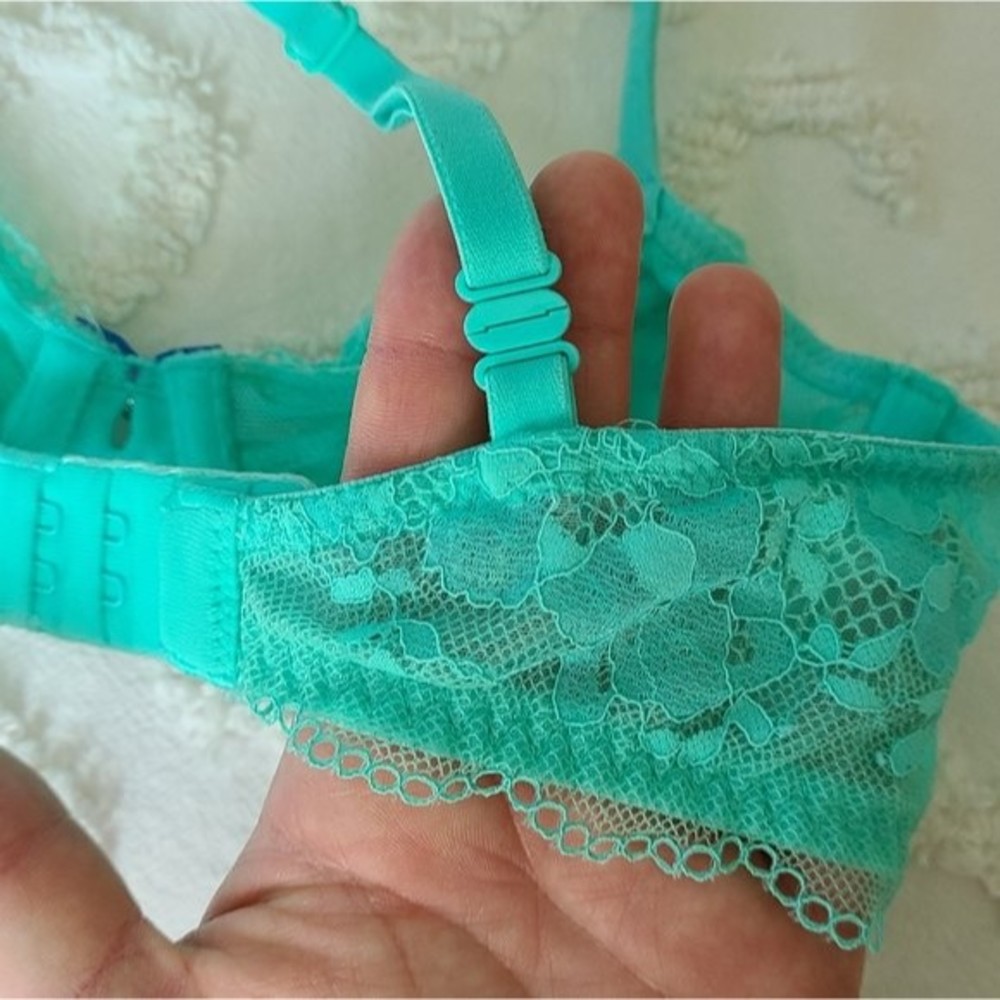 Victoria's Secret Body unlined lace demi bra 32 B - Picture 7 of 9